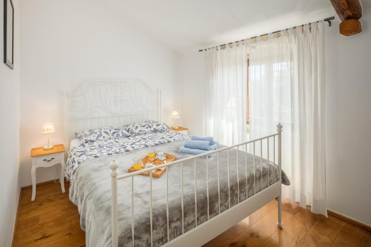 Casa Vita Holiday Home Porec Exterior photo