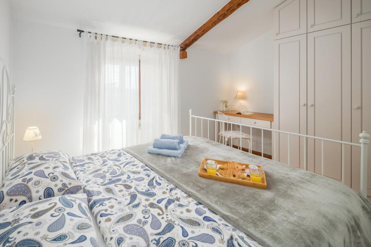 Casa Vita Holiday Home Porec Exterior photo